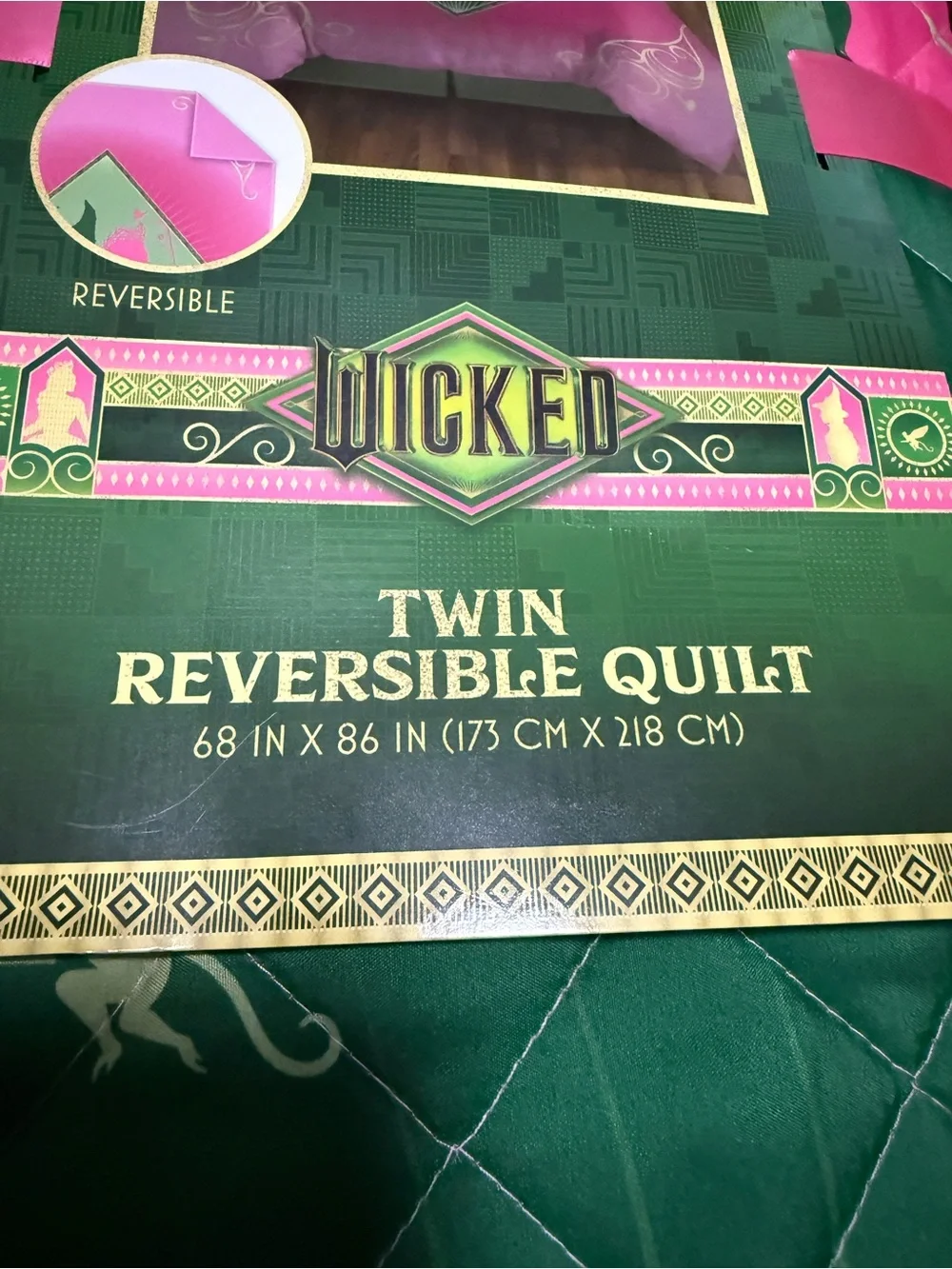 Reversible Twin Quilt - Pink & Green Wicked  Oz  New
